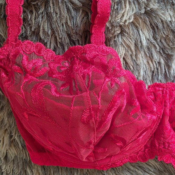 Victoria's Secret red lace 3-item set. 34C bra, thong & garter - Picture 2 of 7